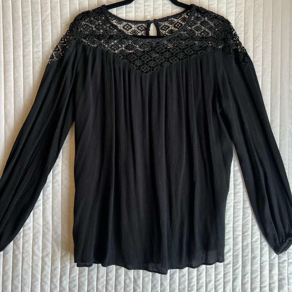 Mossimo Supply Co. Wome’s black bell sleeve top size medium